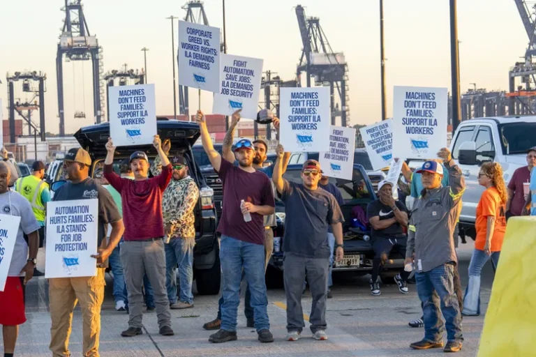 10012024_Port_Strike-Texas-10012024-AP_135609