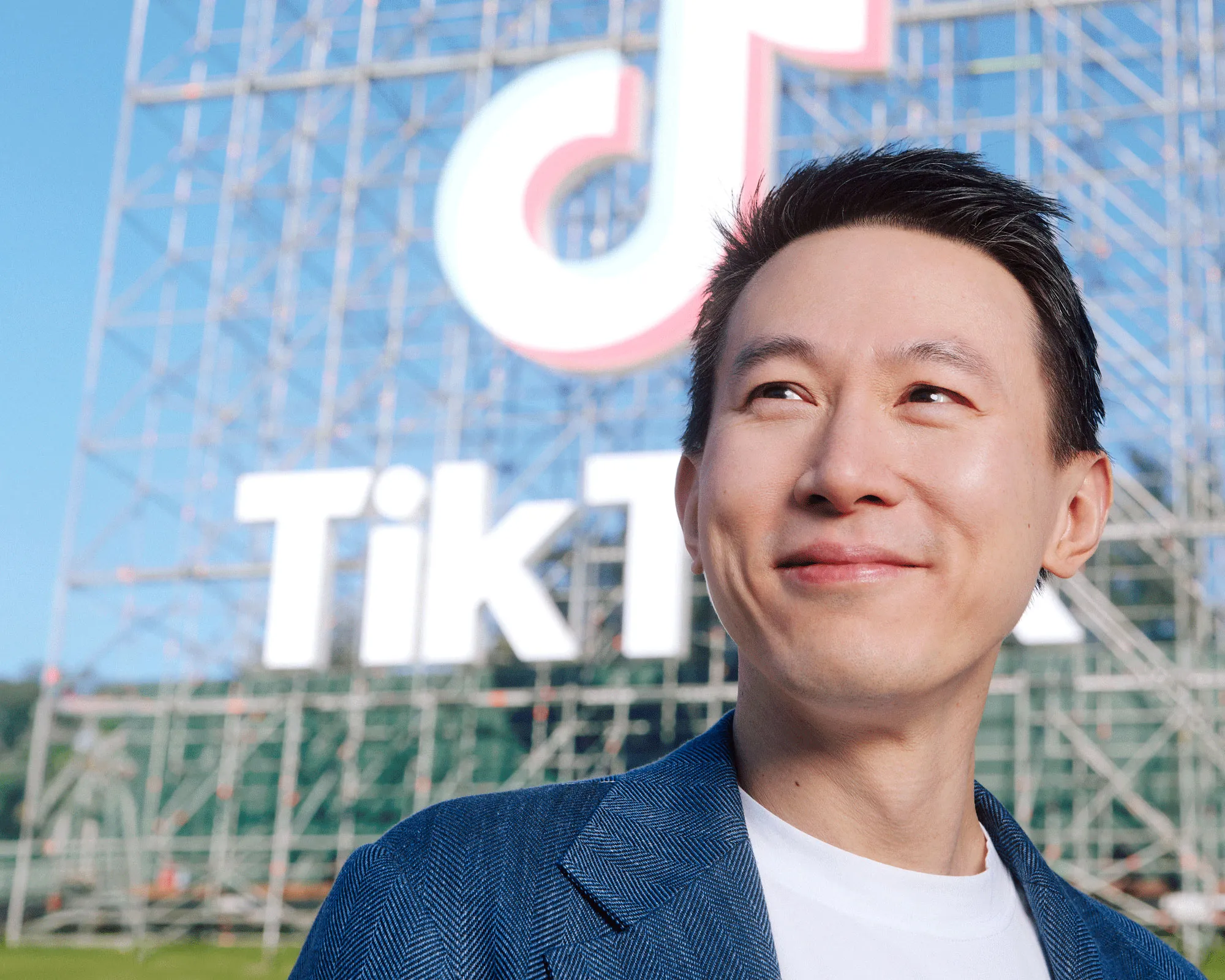 TikTok CEO Engages Elon Musk for Guidance Amid U.S. Scrutiny