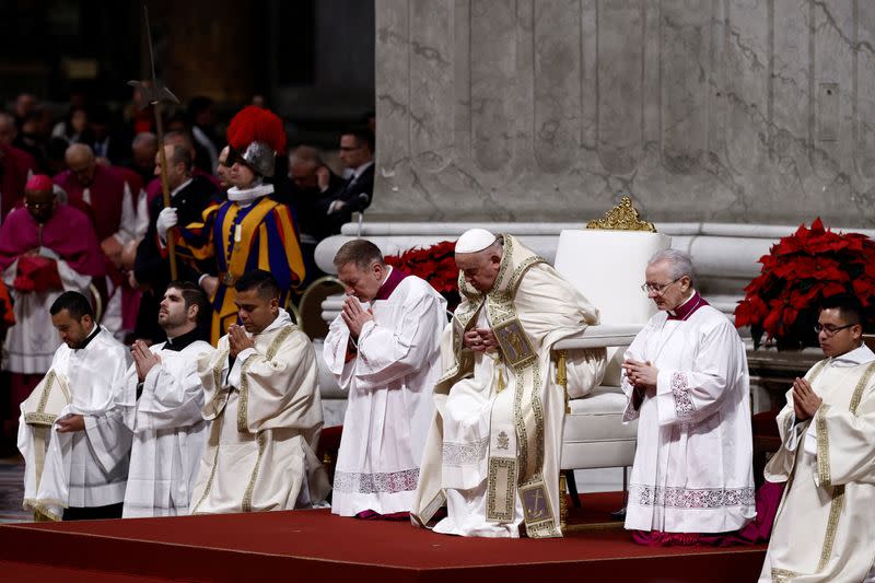 Pope Francis Appeals for Peace and Unity in Christmas Eve Mass