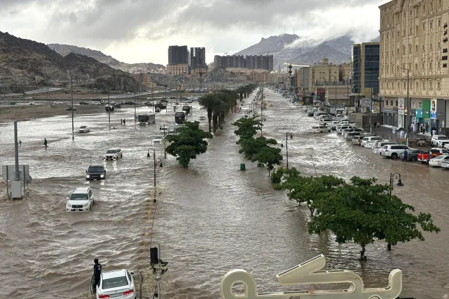 Severe Flooding Strikes Mecca Amid Record-Breaking Rainfall